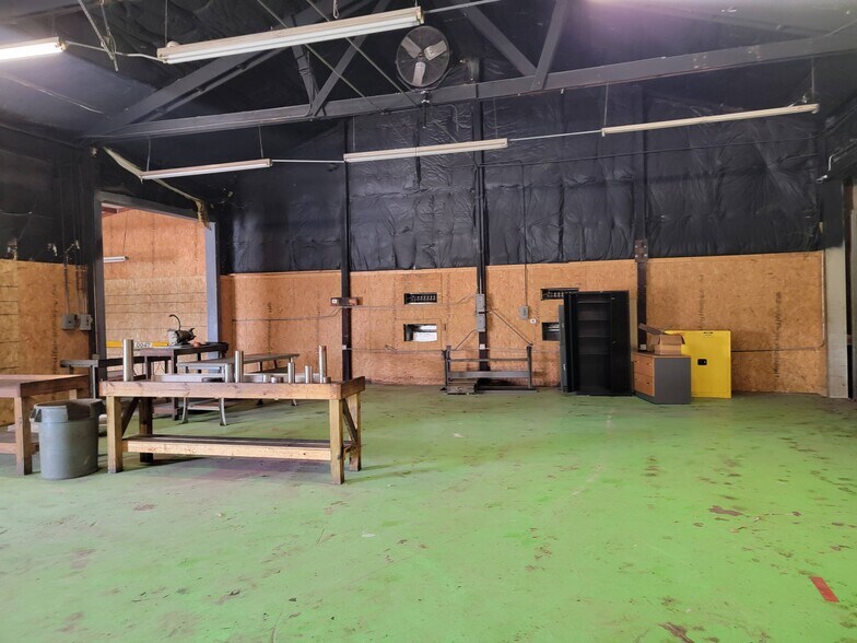 More Photos Of 295 Riley Fuzzel rd, Spring Warehouse For Lease