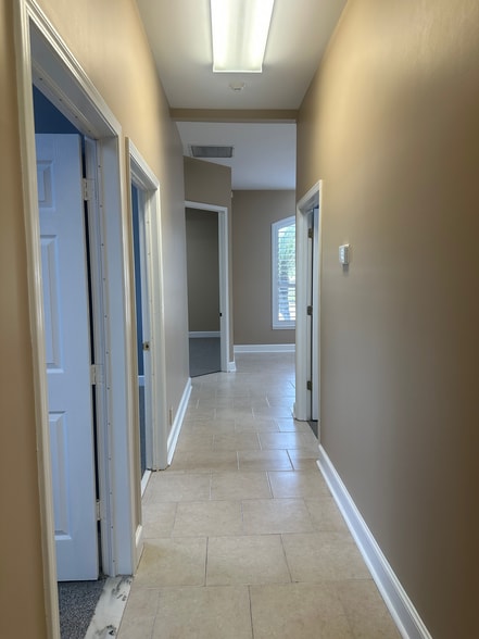 More Photos Of 9600 Sunbeam Center Dr, Jacksonville Office For Sale