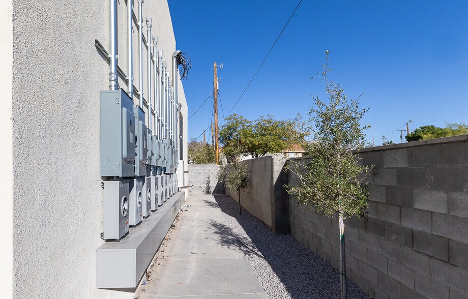 More Photos Of 5888 Doniphan Dr, El Paso General Retail For Sale