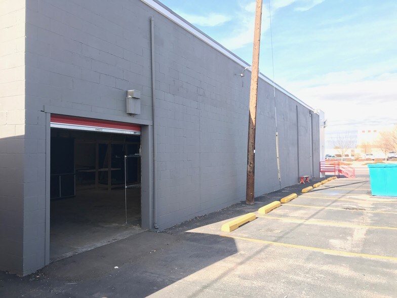 More Photos Of 214 Menaul Blvd NE, Albuquerque Freestanding For Lease