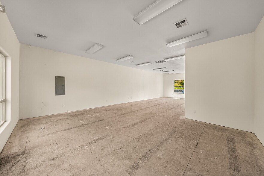 More Photos Of 209 S Old Pacific Hwy, Myrtle Creek Office For Sale