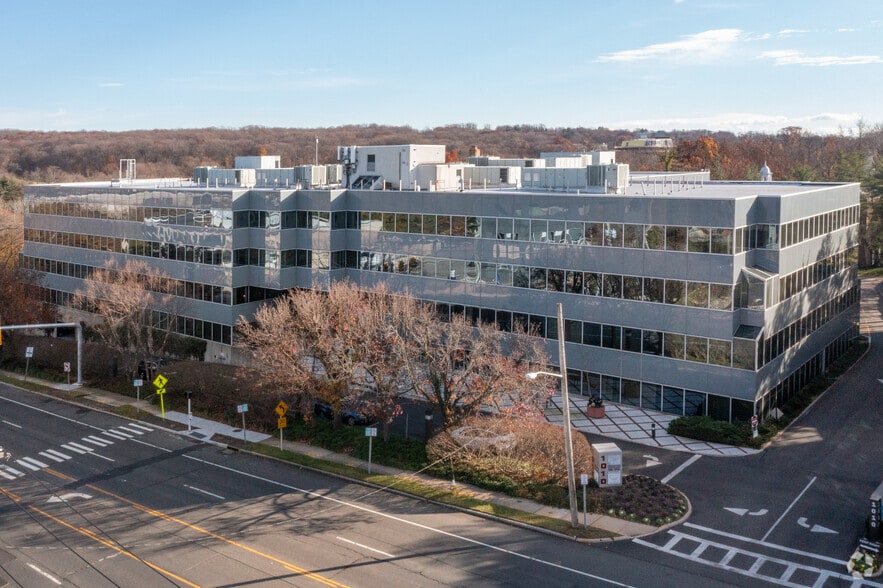 More Photos Of 1010 Northern Blvd, Great Neck Office For Lease