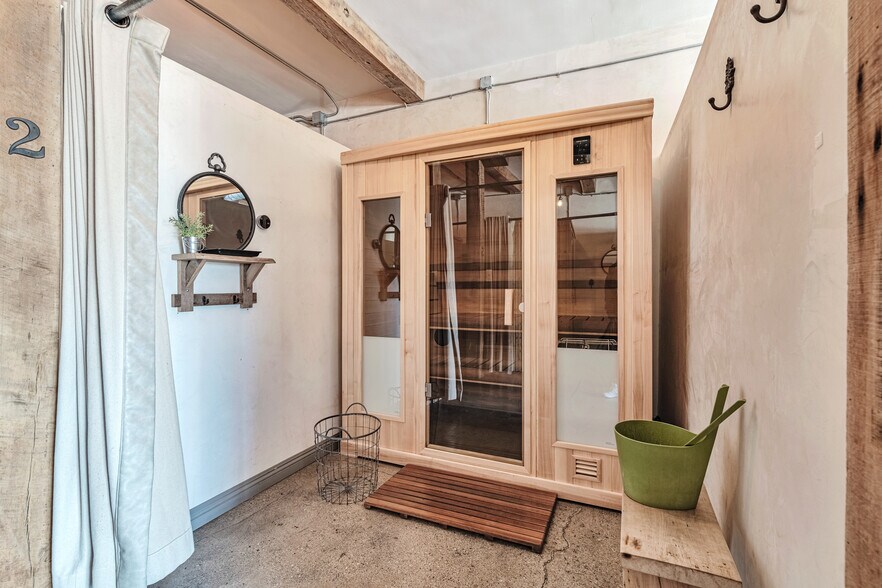 More Photos Of 24363 San Fernando Rd, Santa Clarita Freestanding For Sale