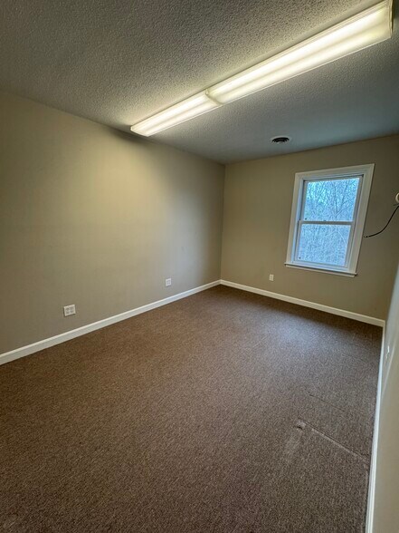 More Photos Of 955 S Main St, Middletown Medical For Lease