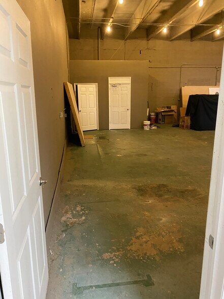 More Photos Of 470 Ansin Blvd, Hallandale Beach Warehouse For Lease