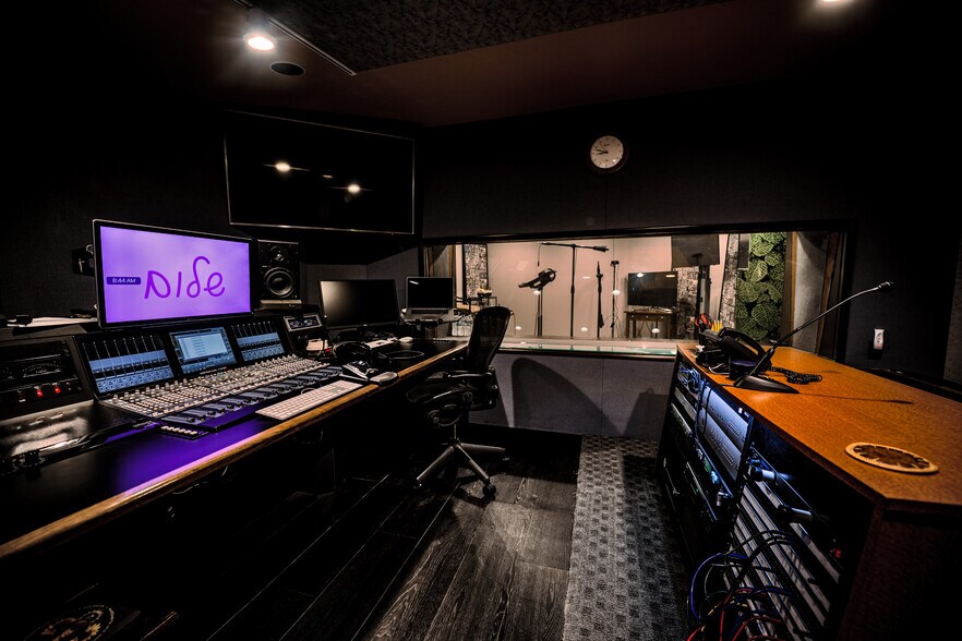 More Photos Of 3449–3453 Cahuenga Blvd W, Los Angeles Movie Radio TVStudio For Sale
