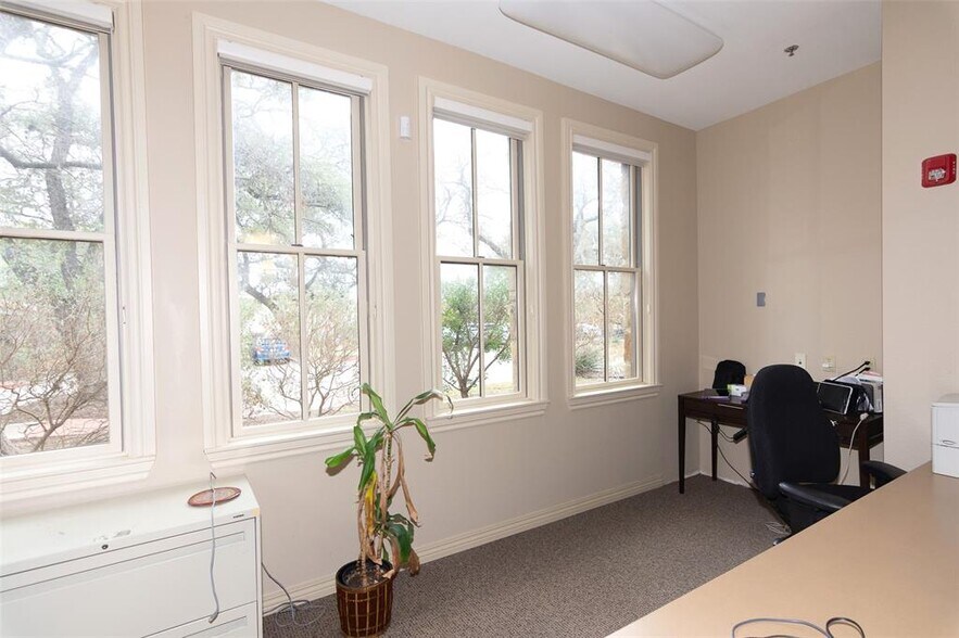 More Photos Of 5900 Southwest Pky, Austin Medical For Lease