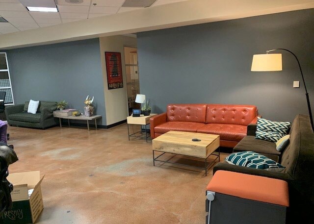 More Photos Of 16030 Ventura Blvd, Encino Office For Lease