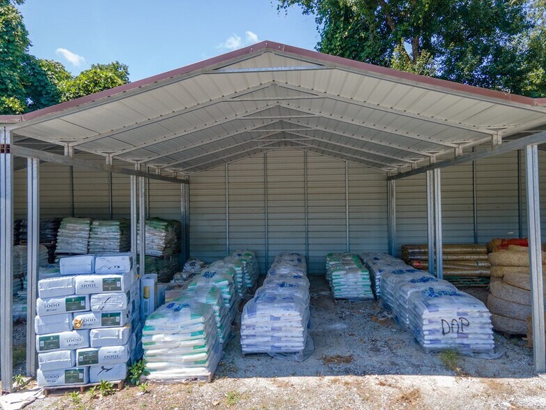 More Photos Of 424 Terrell Rd, Franklin Showroom For Sale