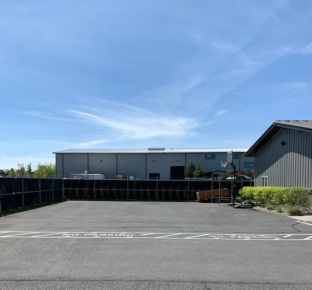 More Photos Of 62982 18th St, Bend Warehouse For Lease