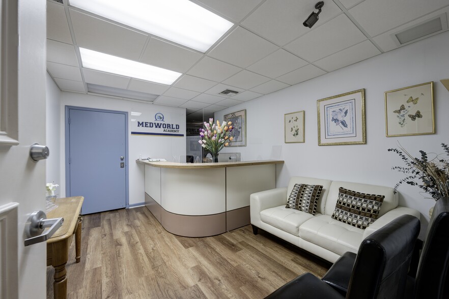 More Photos Of 2240 Palm Beach Lakes Blvd, West Palm Beach Office For Sale