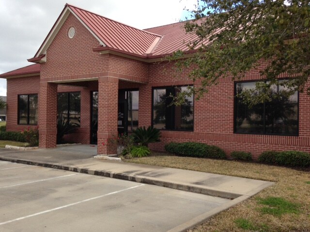 More Photos Of 13811 Murphy Rd, Stafford Bank For Lease
