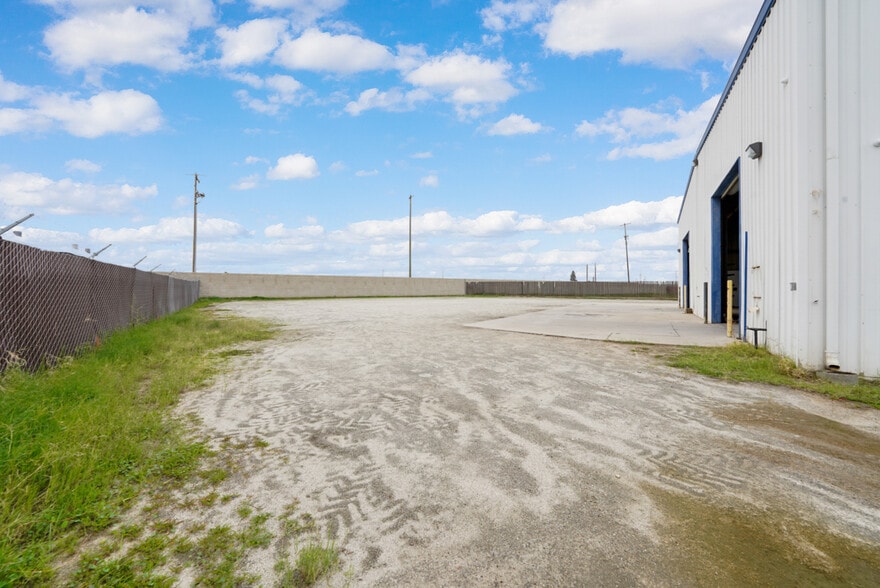 More Photos Of 6303 Seven Seas Ave, Bakersfield Warehouse For Lease
