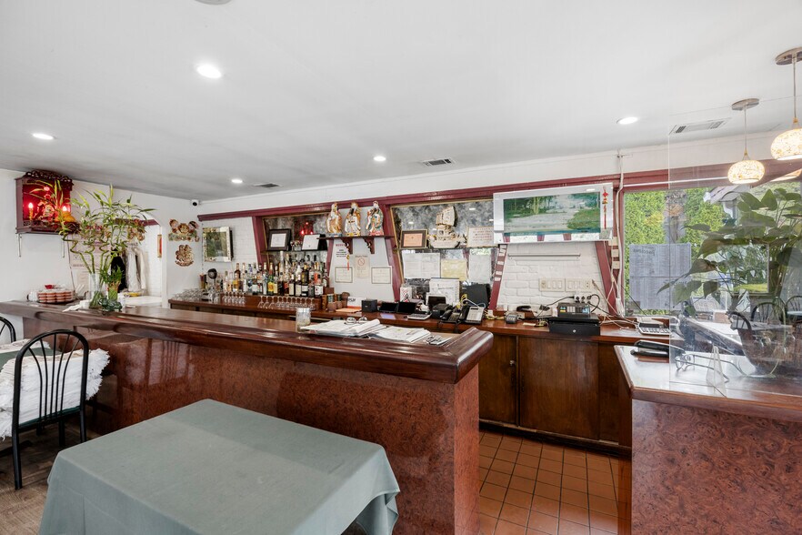 More Photos Of 504 Larkfield Rd, East Northport Restaurant For Lease