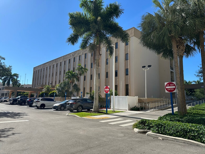 Primary Photo Of 11880 Bird Rd, Miami Medical For Lease