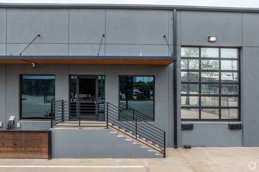 More Photos Of 4741-4743 Iberia Ave, Dallas Light Distribution For Lease