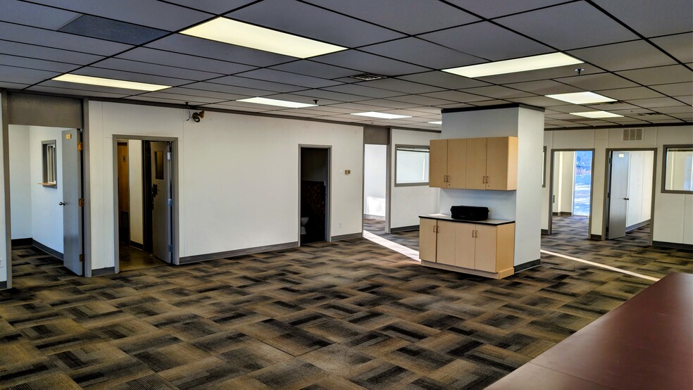 More Photos Of 16011 128 Av NW, Edmonton Warehouse For Lease