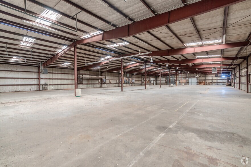 More Photos Of 2324 W Reagan St, Palestine Warehouse For Sale