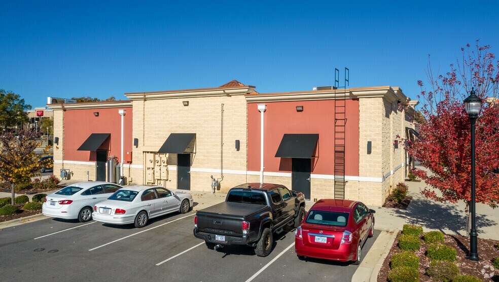 More Photos Of 3035-3039 Boone Trl, Fayetteville Unknown For Lease