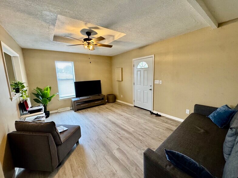 More Photos Of 225 N 7th St, Kansas City Flex For Sale