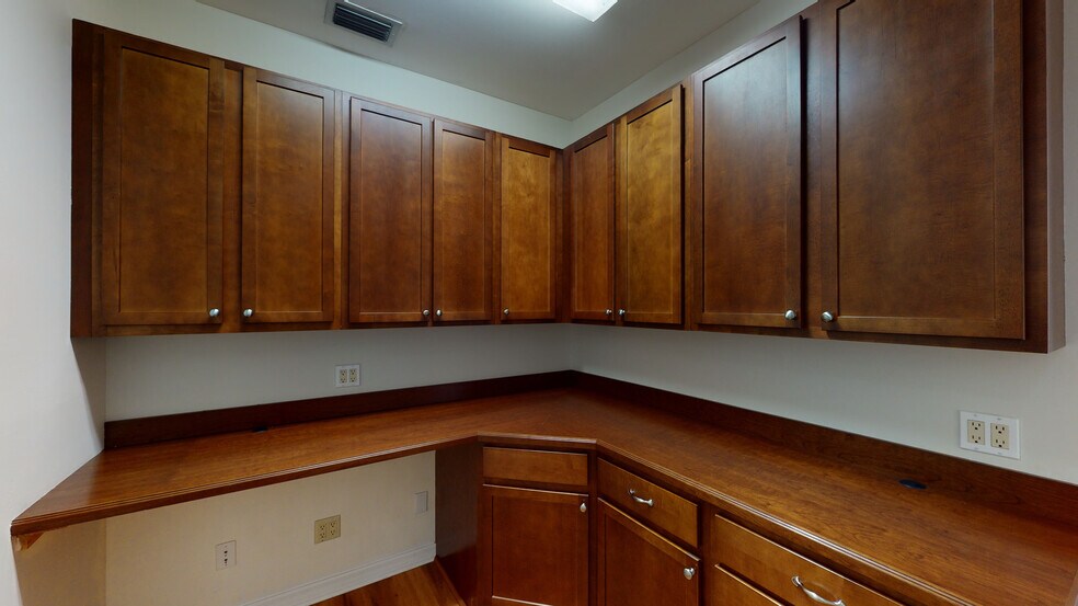 More Photos Of 2127 10th Ave, Vero Beach Office Residential For Sale