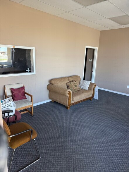 More Photos Of 825 W 3rd St, Caruthersville Office For Lease