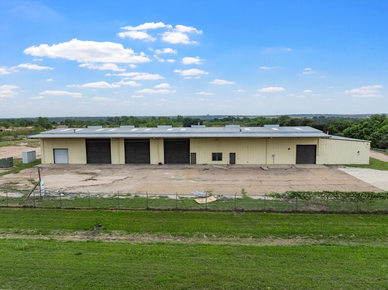 More Photos Of 7324 Steinbeck Dr, Waco Warehouse For Sale