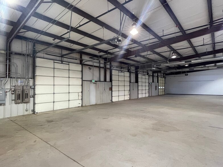 More Photos Of 8317 Gateway Ter, Oklahoma City Showroom For Sale