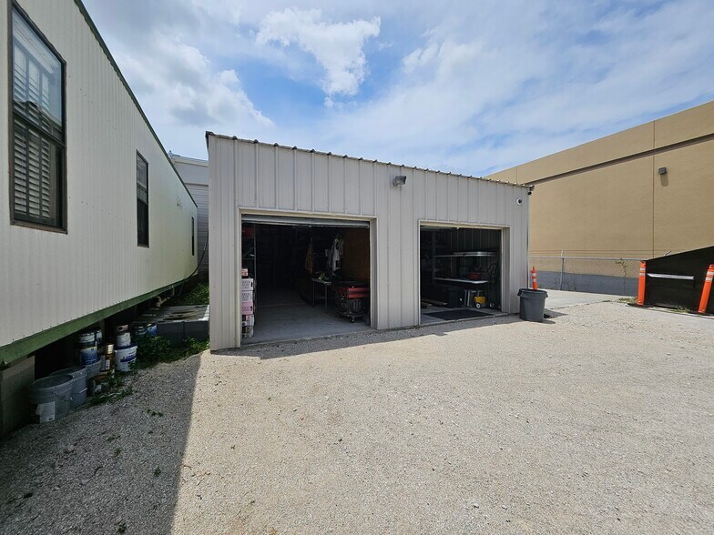 More Photos Of 16116 College Oak Dr, San Antonio Research And Development For Lease