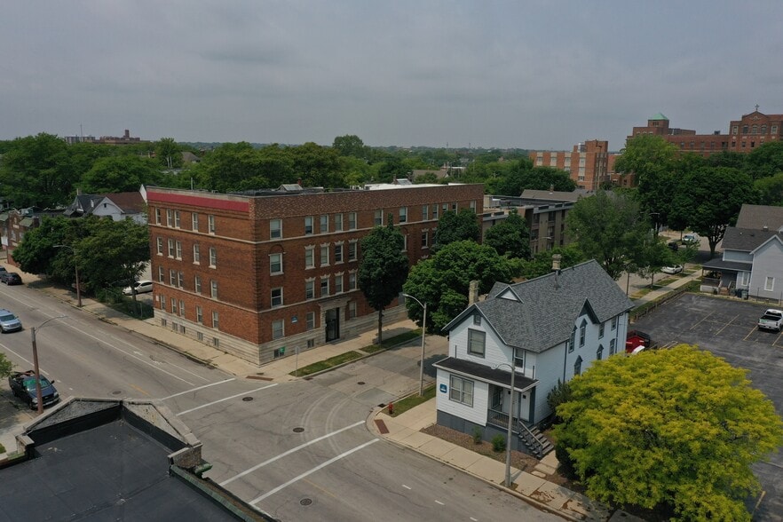 More Photos Of 805 N 22nd St, Milwaukee Apartments For Sale