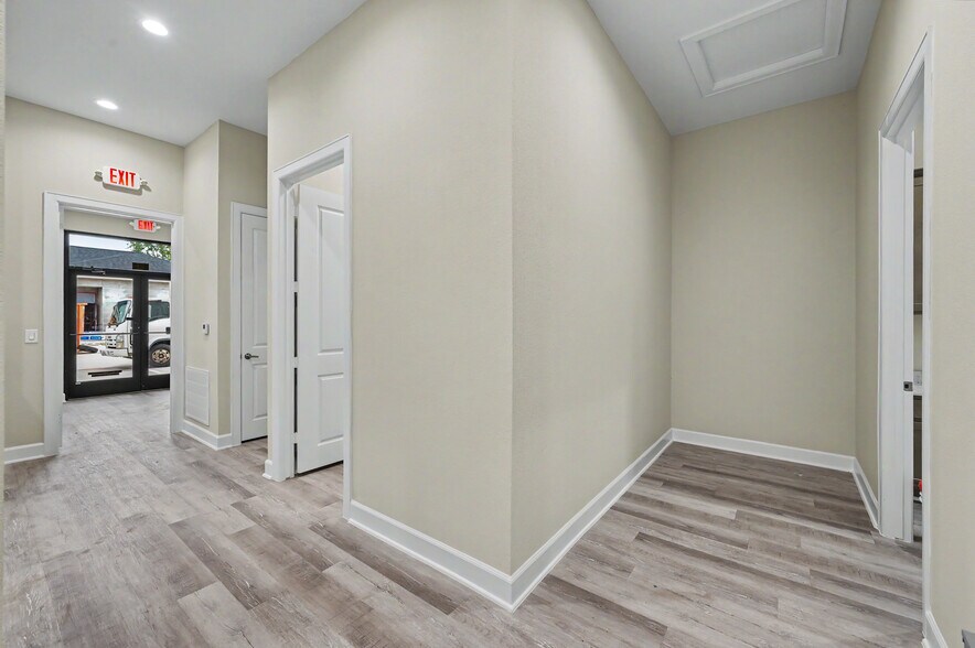 More Photos Of 625 Regal Row, Montgomery Medical For Lease