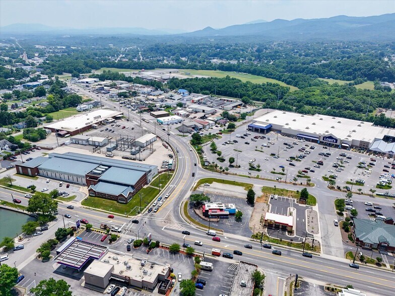 More Photos Of 722-726 Roanoke St, Salem Research And Development For Sale