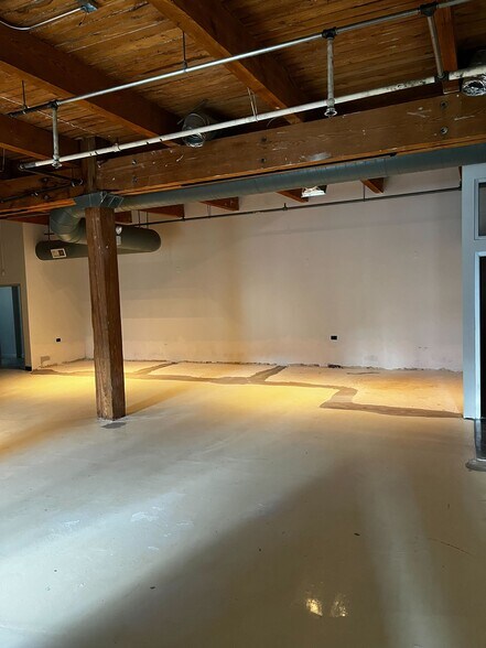 More Photos Of 409 W Huron St, Chicago Loft Creative Space For Lease