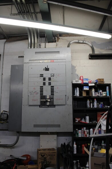 More Photos Of 994 Rhyne Rd, Clover Light Manufacturing For Sale