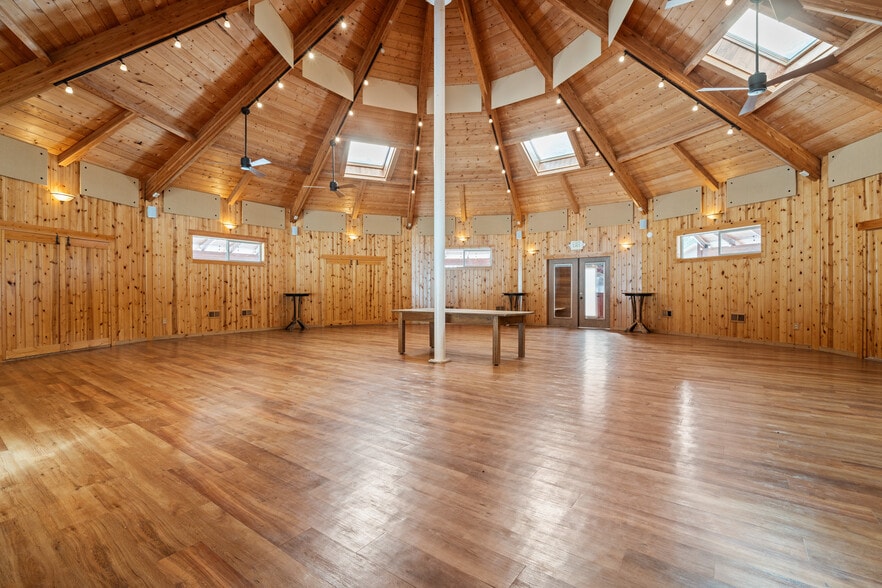 More Photos Of 1845 Hodgson Rd, Whitefish Hotel For Sale