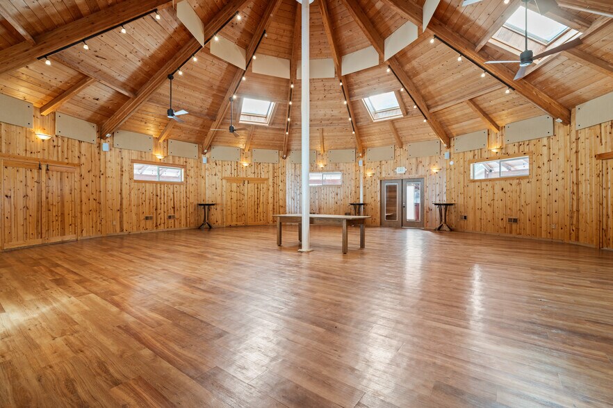 More Photos Of 1845 Hodgson Rd, Whitefish Hotel For Sale