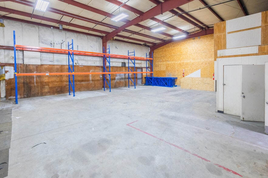 More Photos Of 723-725 Main St, North Oxford Warehouse For Sale