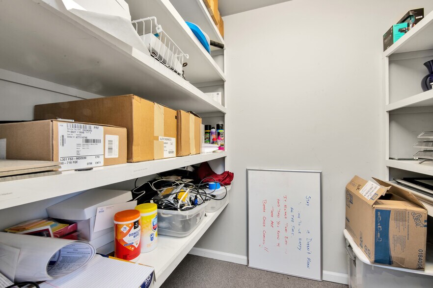 More Photos Of 3048 W Clarkston Rd, Lake Orion Office Residential For Sale