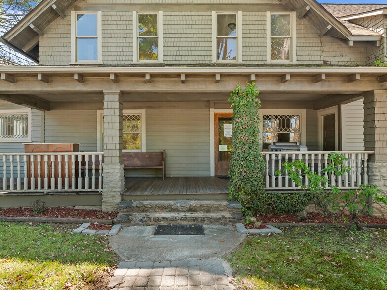 More Photos Of 99 Walnut St, Waynesville Office Residential For Sale