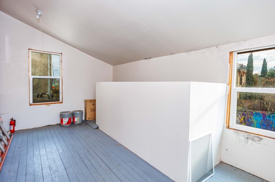 More Photos Of 2726 NE Alberta St, Portland Storefront Retail Residential For Lease