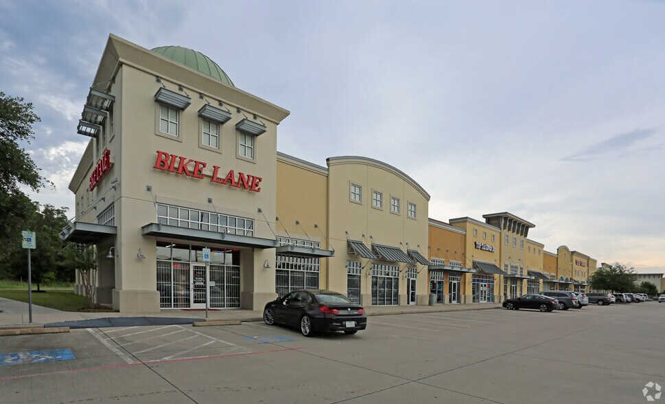 More Photos Of 17937-17945 I-45 S, Shenandoah Unknown For Lease