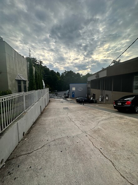 More Photos Of 3097 Piedmont Rd NE, Atlanta Freestanding For Lease