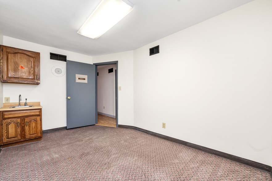 More Photos Of 10 Youell St, Florence Medical For Sale