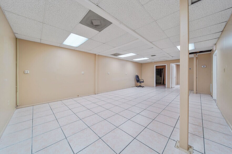 More Photos Of 25 E 4th St, Hialeah Office For Sale