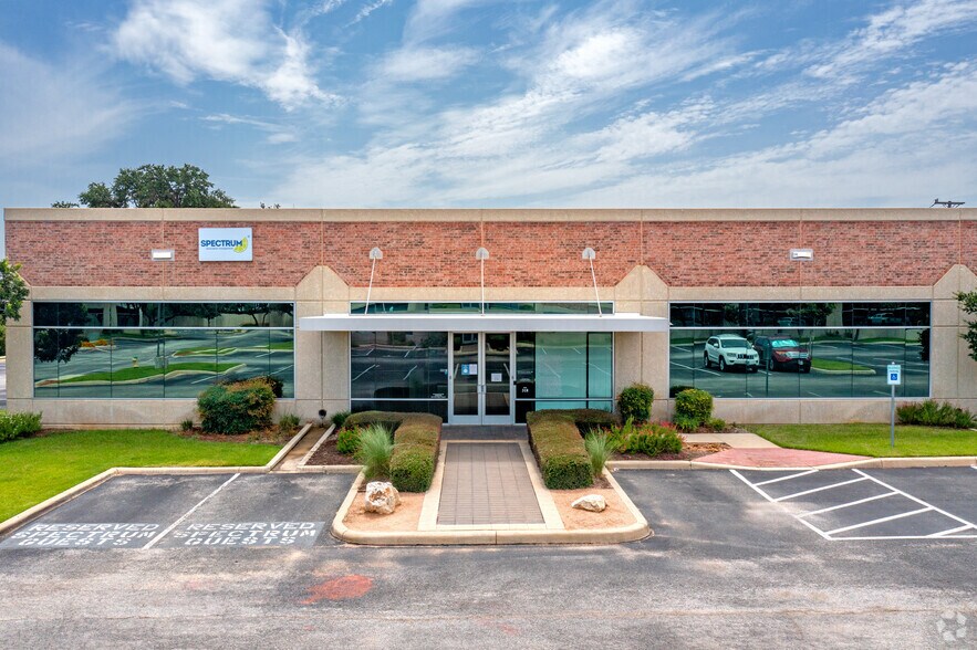 More Photos Of 17319 San Pedro Ave, San Antonio Unknown For Lease