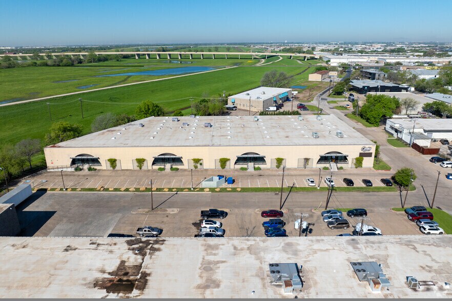 More Photos Of 1108 Quaker St, Dallas Showroom For Lease