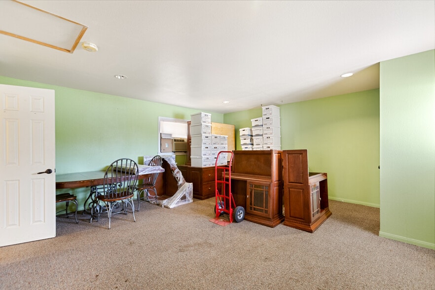 More Photos Of 635 Veile Ave, Beaumont Office For Sale