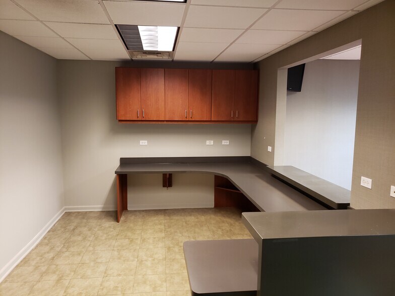 More Photos Of 2400 N Ashland Ave, Chicago Medical For Lease
