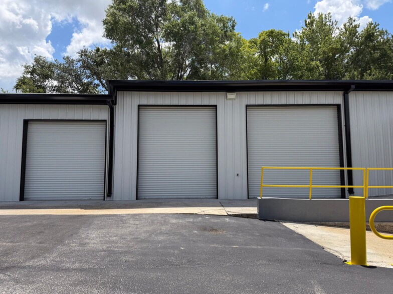 More Photos Of 301 Charlie Griffin Rd, Plant City Flex For Lease