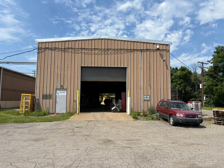 More Photos Of 1 Chicago Ave, Elizabeth Warehouse For Sale